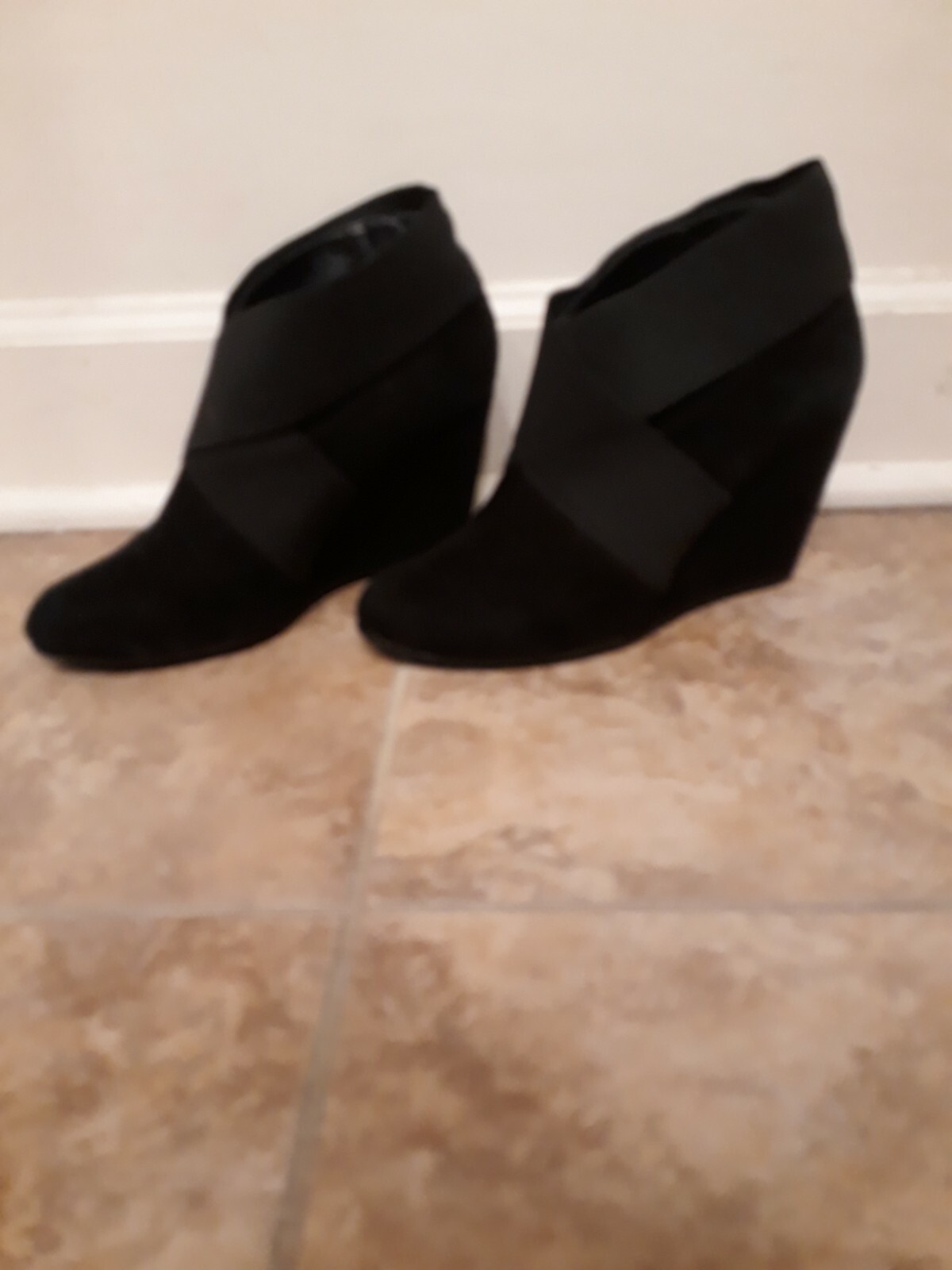 bcbg suede booties