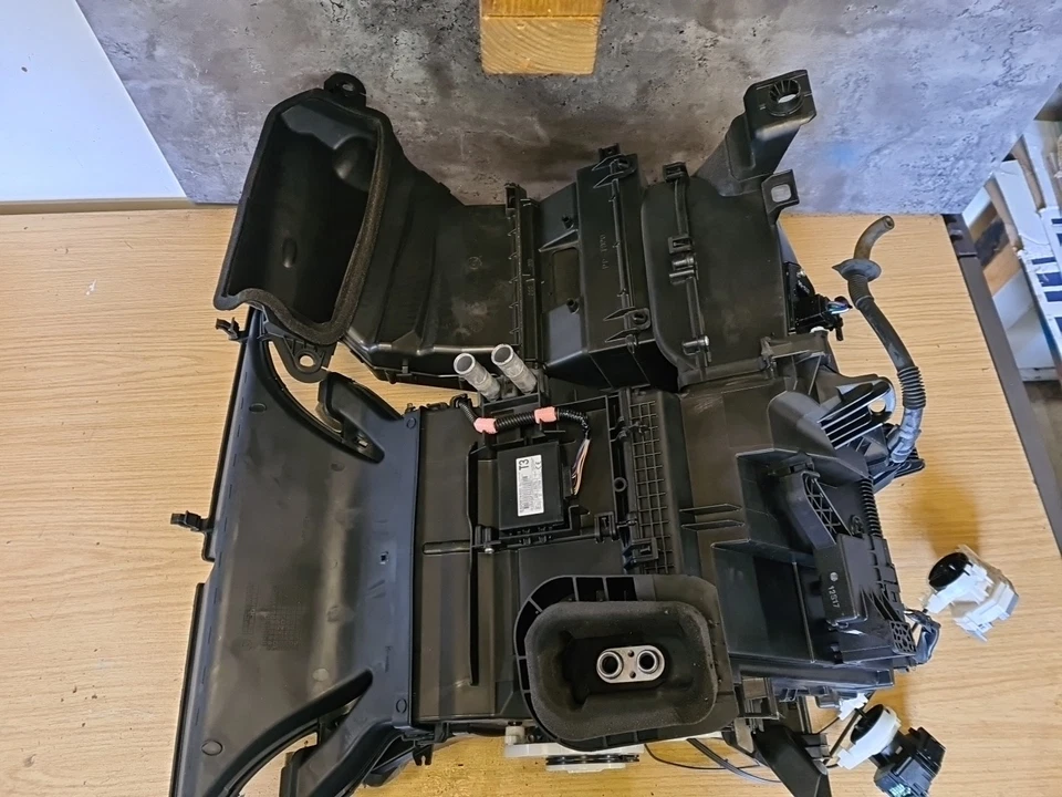 Toyota Yaris MK3 2016 1,3 1NRFE gasolina calefacción caja matriz 870100D640/870500D270 Foto 2 de 4