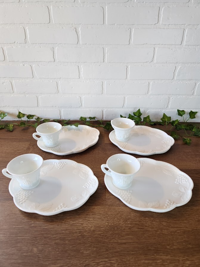 8pc 1960s Indiana Glass Colony C787 Milk Glass Harvest Grapes