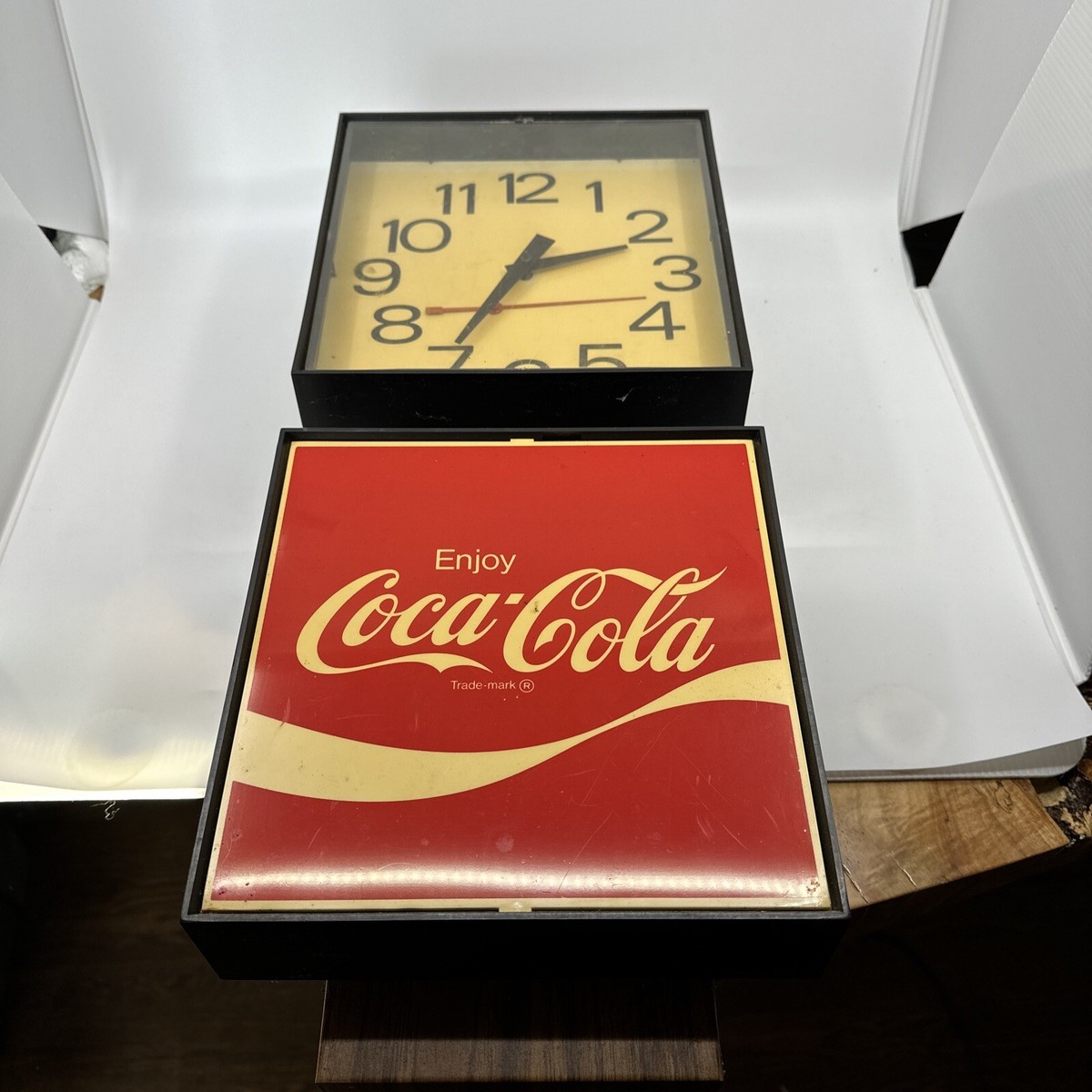 Vintage 1977 Coca-Cola Wall Clock Model G018 .1 AMP 115 VOLT Vintage 1977 Coca-Cola Wall Clock Model G018 .1 AMP 115 VOLT