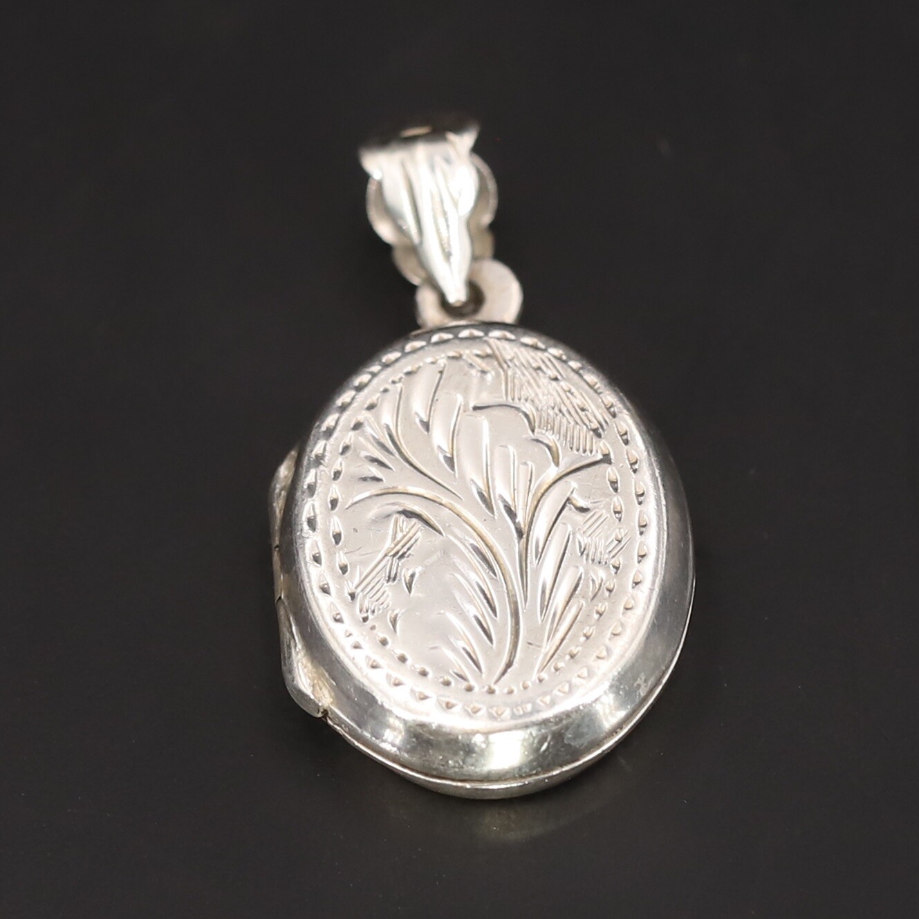 VTG Sterling Silver Western Etched Photo Locket (opens) Necklace