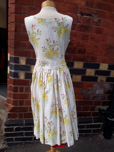 Vintage 1950s Dress Cream with Yellow and Red Flowers - Picture 2 of 6