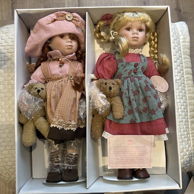 Leonardo Sammlung Paar Porzellan Puppen Schwestern Teddybären New Old Stock 20 Zoll