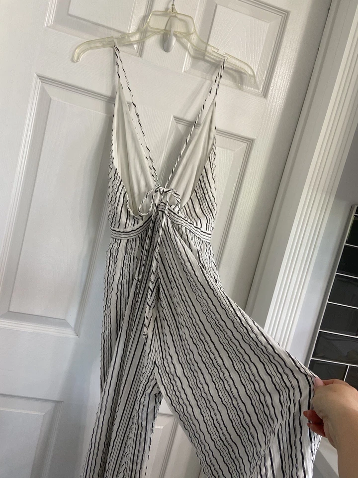 Mameluco House of Chic Pierna Ancha Talla Grande Blanco Negro y Gris Rayas Sin Espalda Foto 4 de 4