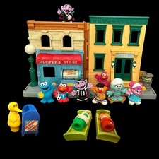 Sesame Street 123 Neighborhood Hooper s Store Playset Figures 11 , Accessories