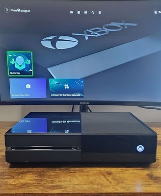 Microsoft Xbox One 500GB Model 1540 Console Only