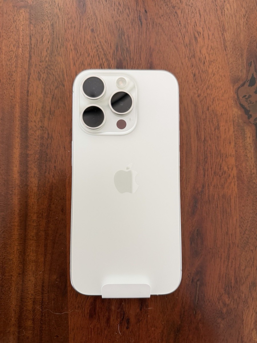 【しろちゃん】iPhone 15 Pro本体1/2 しろちゃん】iPhone 15 Pro本体1/2 iPhone 15 Pro 本体 ホワイト