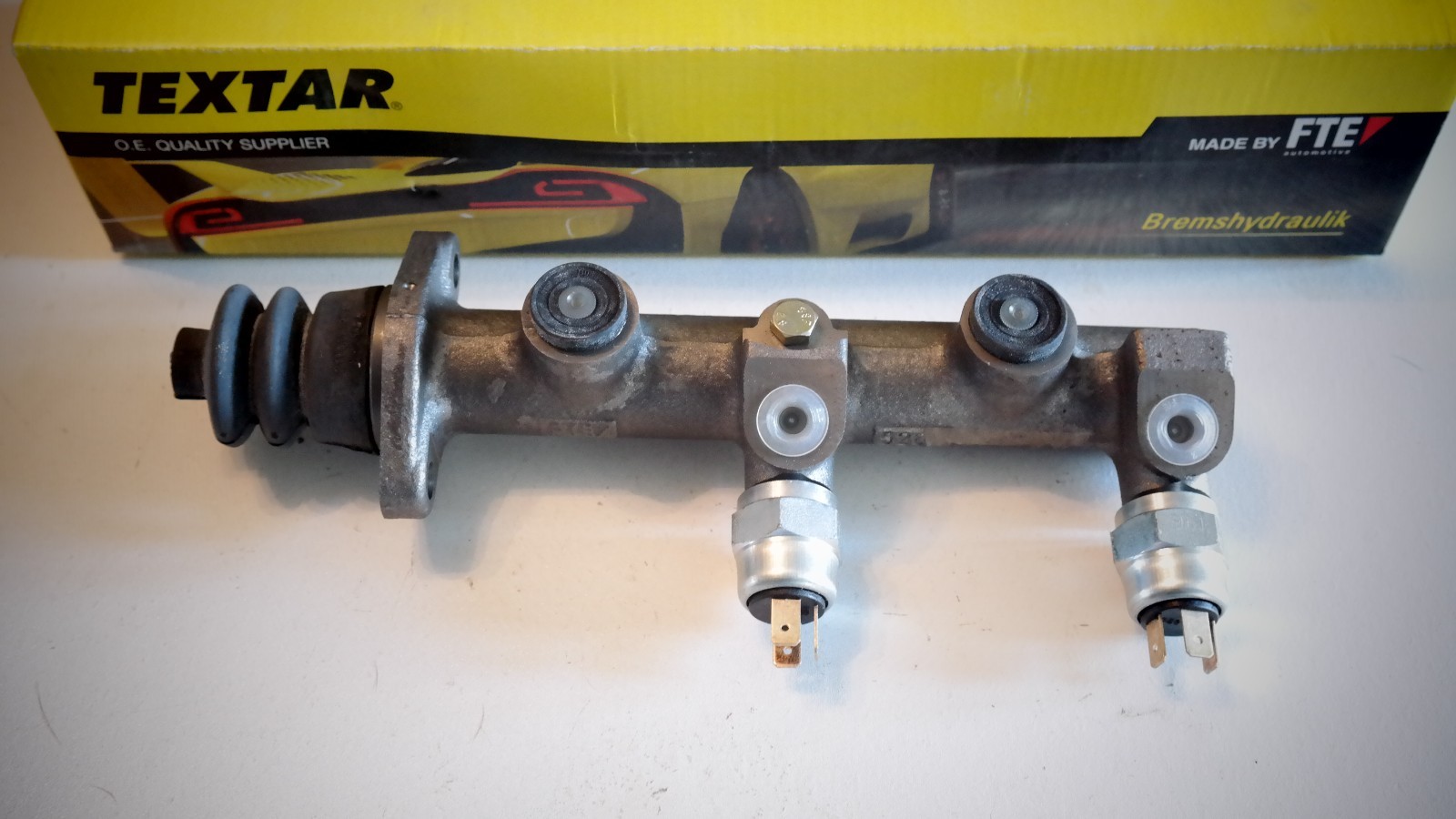 Maître-cylindre Textar 33021100 pour Volkswagen Transporter T2 et Combi essence