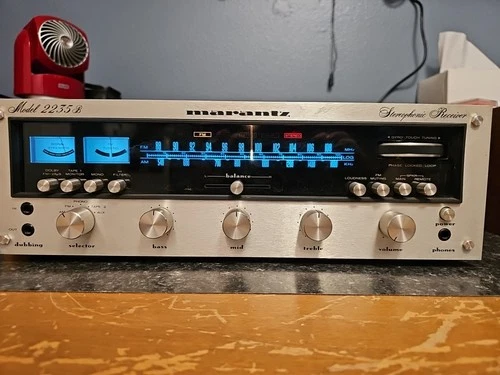 Vintage Marantz 2235b stereo receiver. Super clean. Just Serviced
