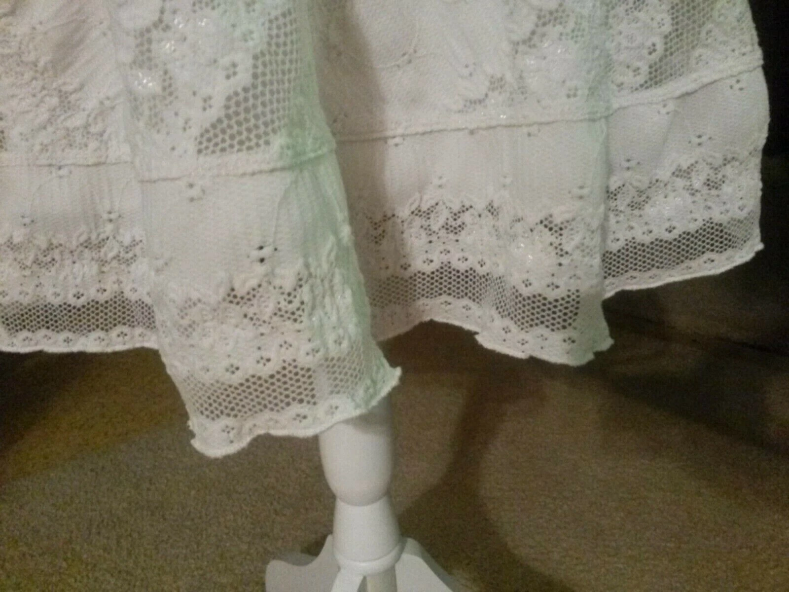 OFF WHITE Abito Dressbarn taglia 4 bianco sporco foderato con disegni in pizzo 40" lungo 15 1 2" busto