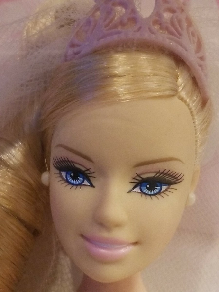 Every Girl's Dream Wedding Ring Twinkles Barbie Doll 2006