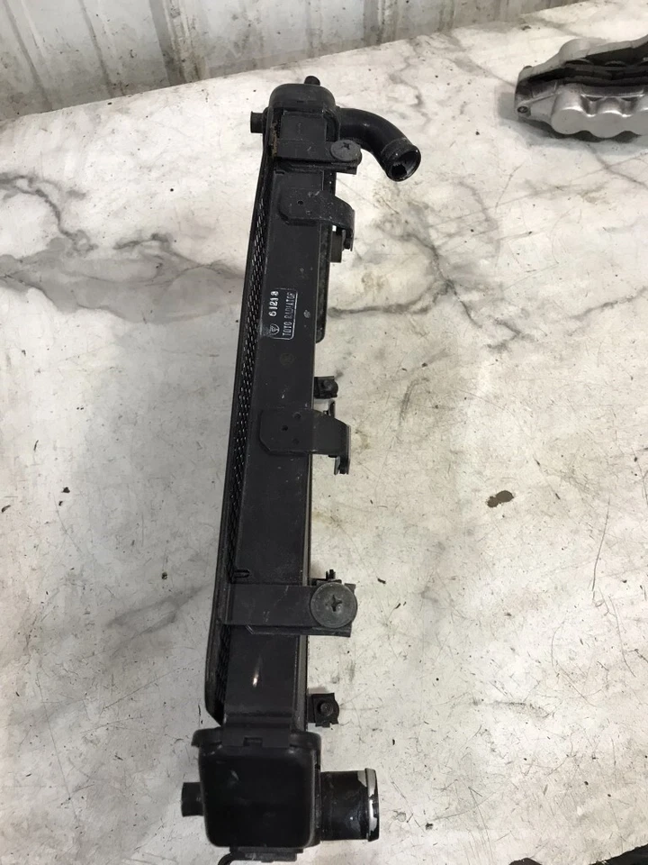 04 Radiador merodeador Suzuki VZ1600 VZ 1600 K Foto 2 de 4