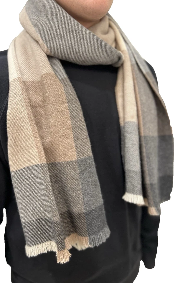 Brunello Cucinelli Hombre Bufanda Lana y Cachemira Extra Largo Gris Beige 68” X 19” Foto 3 de 4