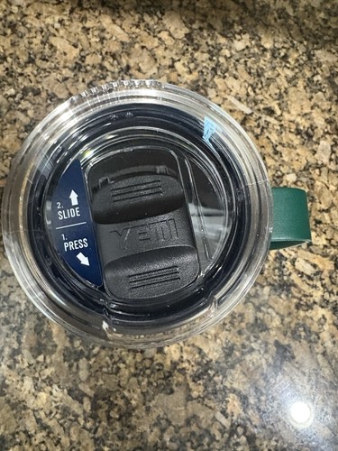Taza de viaje Yeti Rambler 20 oz con tapa fuerte color: verde Selva Negra (NUEVA) - Imagen 9 de 10