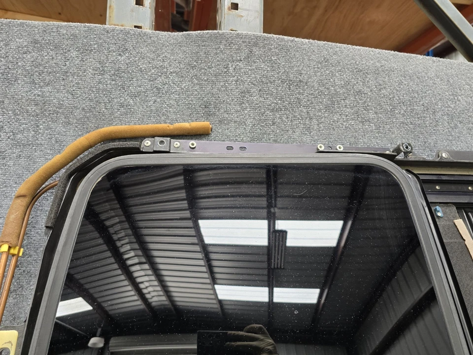 LEXUS 98-00 LS400 OEM TECHO CORREDIZO TECHO SUPERIOR VIDRIO PISTA MONTAJE DESLIZANTE Foto 4 de 4