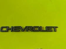 01 03 06 CHEVROLET SILVERADO TAHOE SUBURBAN LIFTGATE  EMBLEM 15126056