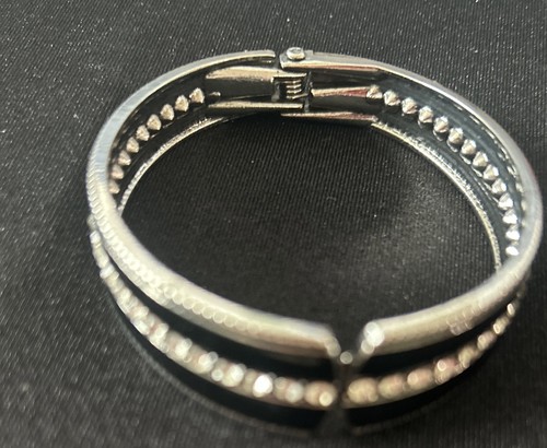 Vintage snap Bracelet silver-tone metal w black band rhinestones 2.5” elegant - Picture 4 of 8