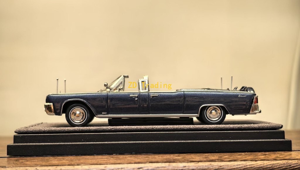 ZD GOC 1:64 HEC Blue Continental X100 Luxury Limousine Model