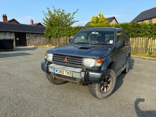 Shogun Gls Lwb Auto 2.8 TD - 7 seats and towbar - Picture 1 of 23