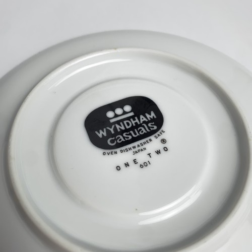 Wyndham Casuals Vintage Mid Century Modern Space Age 27-Piece Dinner Set - Picture 7 of 13