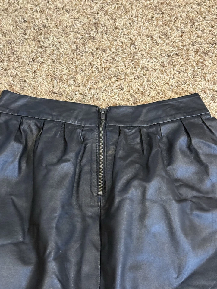 Falda Foward Aqua Negra Edgy Chic Plisada Mini Talla S Cuero Genuino Moda Foto 4 de 4