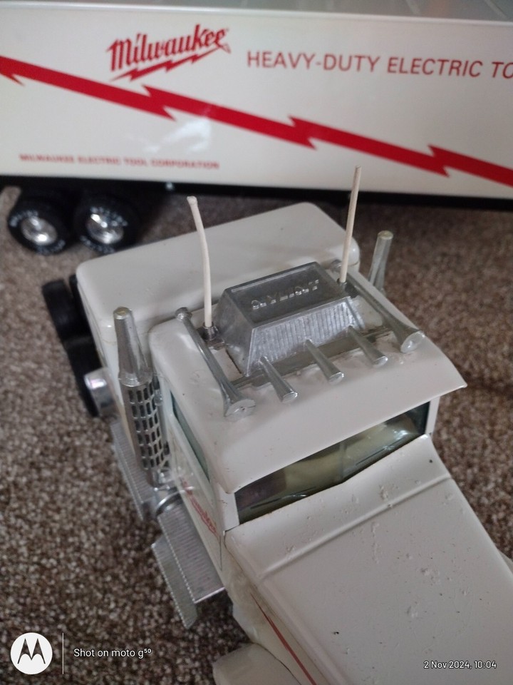 LOOK 👀 MILWAUKEE MIDEL OLD STEEL AMERICAN PETERBUILT TRUCK DRILL IMPACT