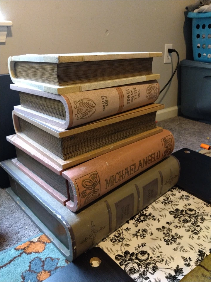 Старинный торцевой стол MAITLAND SMITH выглядит как стопка книг имеет 2 места для хранения - Изображение 2 из 4