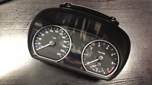 BMW 1 E87 Digital Kombiinstrument LHD Kmh 9166813