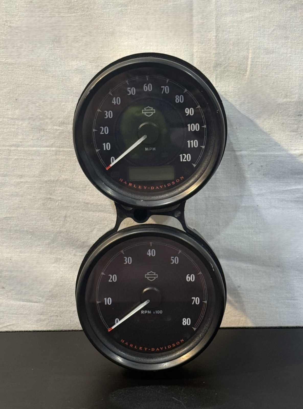 2016-17 HD DYNA LOW RIDER S SPEEDO & TACH GAUGES & GAUGE MOUNT 67000011 70900669