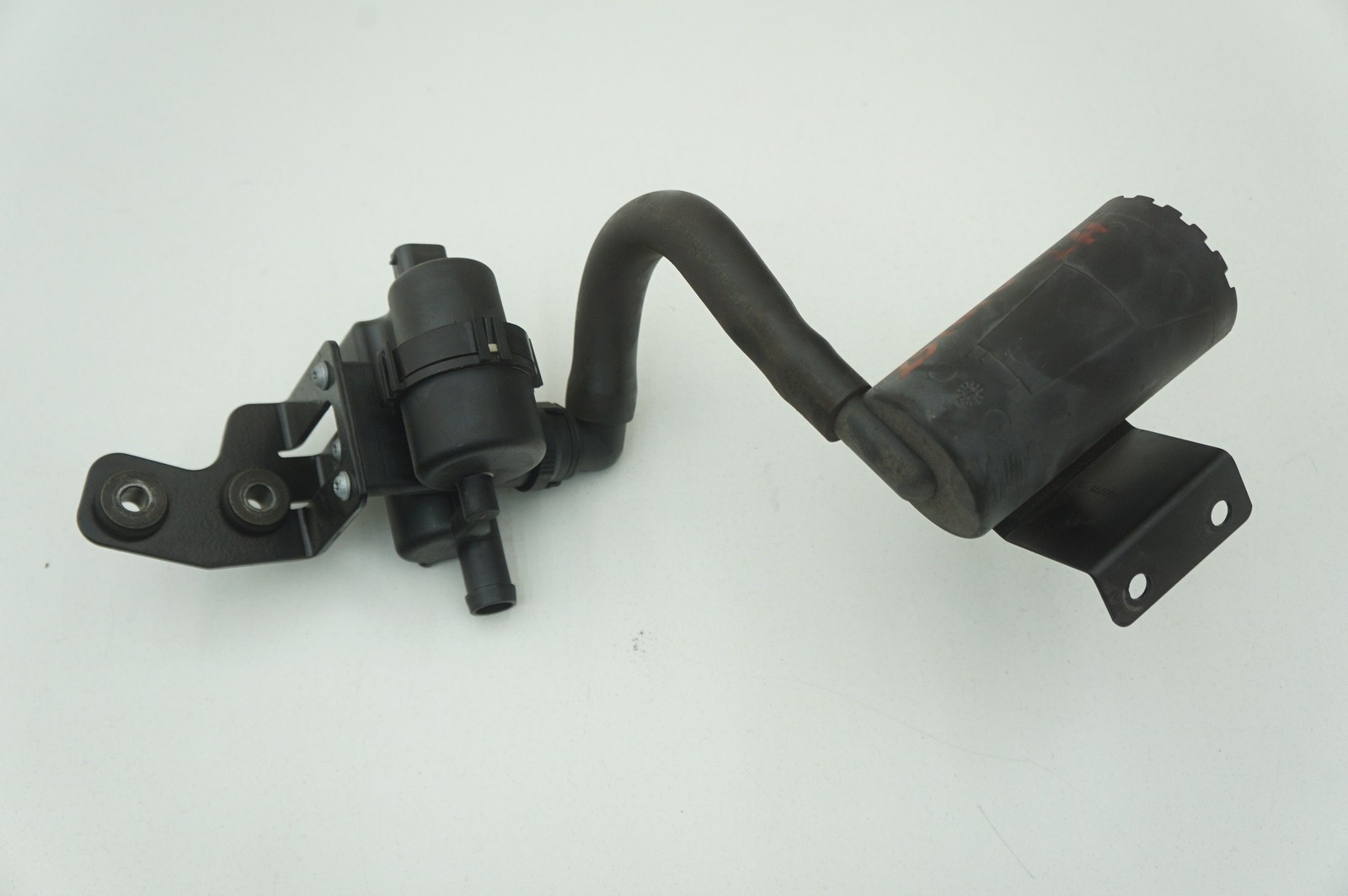 Fuel Vapor Canister Dust Filter Assembly OEM 6757522 Rolls Royce Phantom Vii 06