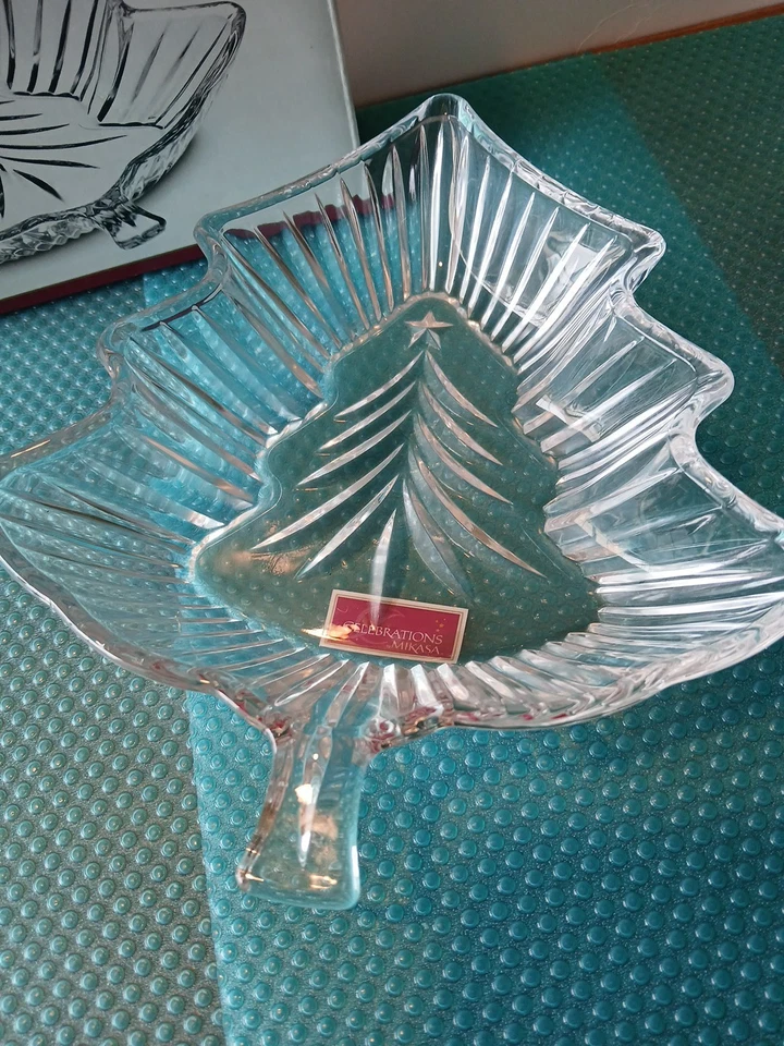 Plato decorativo de cristal en forma de árbol Celebrations by Mikasa 6 pulgadas Foto 2 de 4