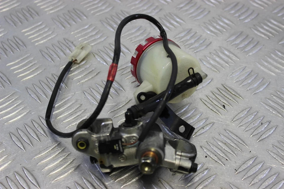 Aprilia RSV 1000 R Brake Master Cylinder Front 2004 to 2010 RSV1000R B043 - Imagem 3 de 4
