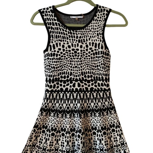 Vestido suéter ajustado Sioni talla estampado animal pequeño - Imagen 2 de 6