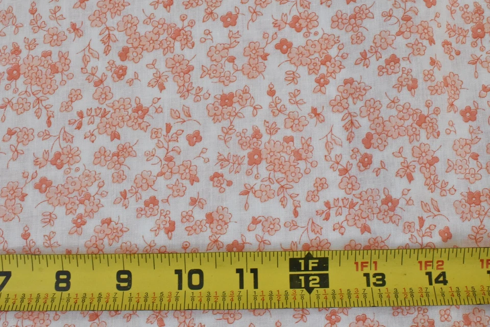 Por 1/2 yarda, 34" de ancho, vintage, naranja calicó sobre polialgodón blanco, V231 Foto 2 de 4
