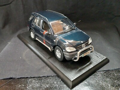 Voiture Miniature de Collection - MAISTO - MERCEDES-BENZ EQ EQS Sedan