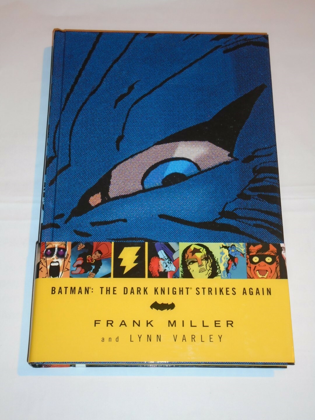 Batman Dark Knight Strikes Again DC Frank Miller (Hardback)< 1563898446