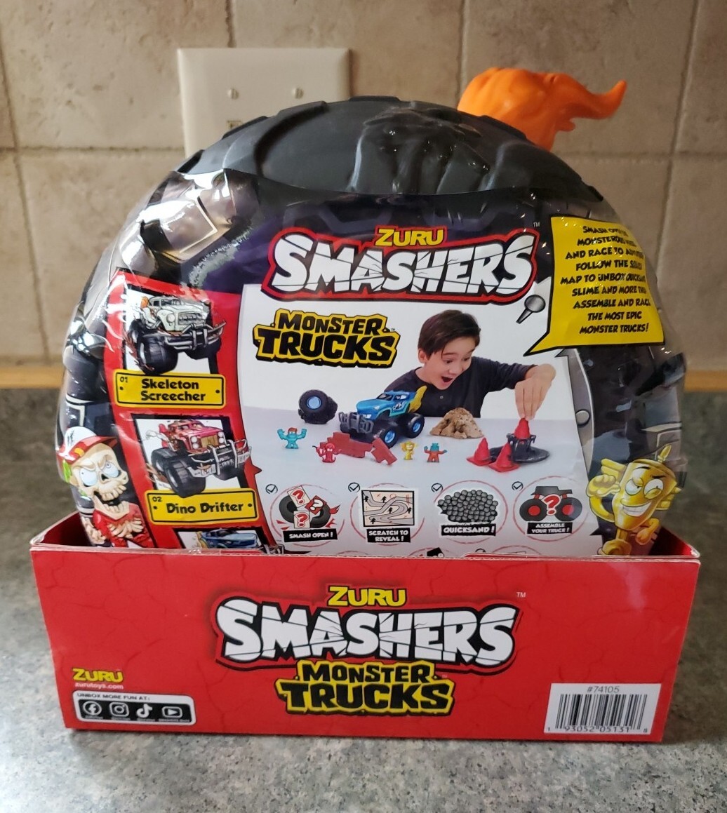 ミニカー ZURU SMASHERS MONSTER TRUCKS Amazon.com: Smashers Monster Truck Surprise (Skull Truck) by