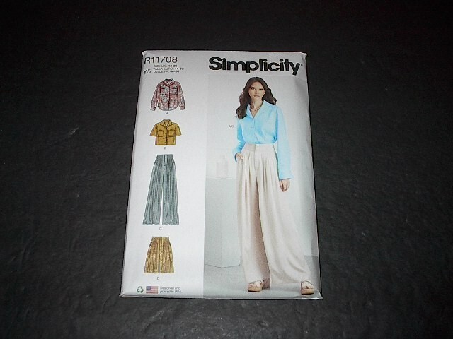Simplicity Pattern 9715 Misses Chic LS/SS Top, Shorts, Wide Legged