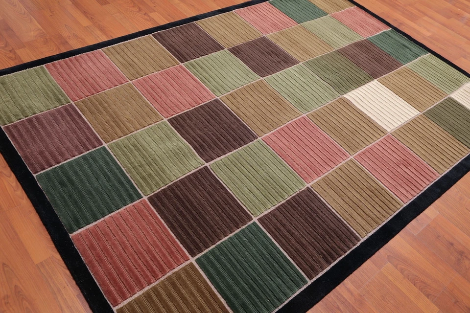 Alfombra tibetana de 5'6" x 8' anudada a mano con bucle alto bajo y corte 100 % lana negra Foto 2 de 4