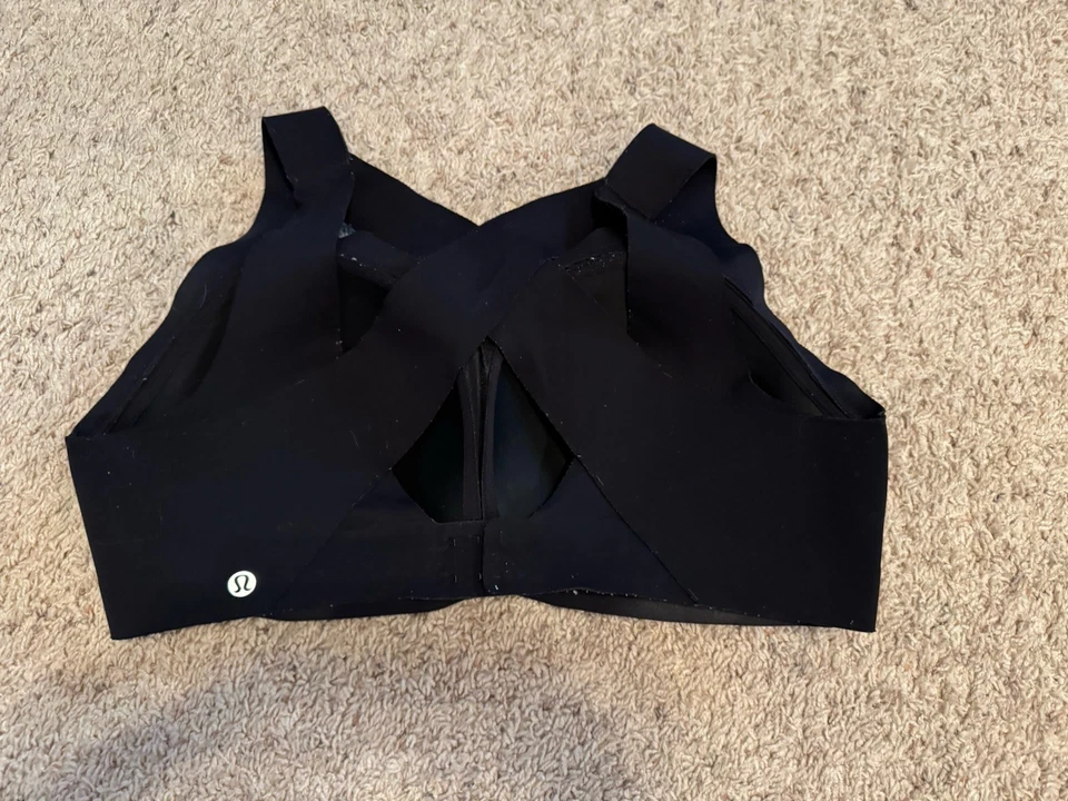 Lady size 36 DD Lululemon sports bra - Image 2 of 3