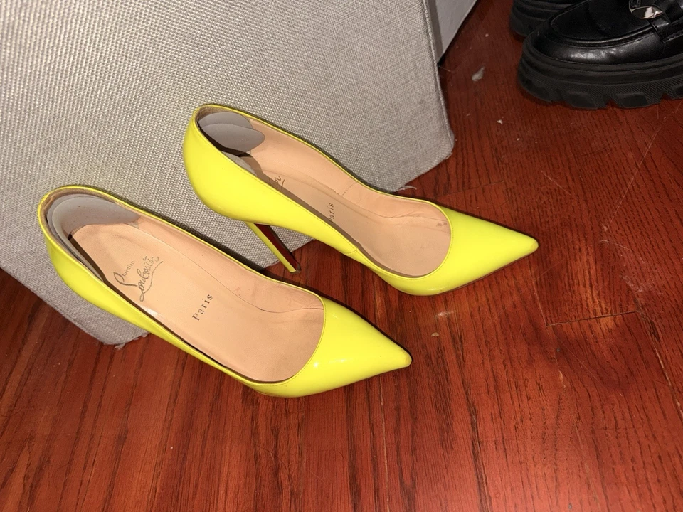 Zapatos de salón Christian Louboutin para mujer So Kate charol amarillo neón talla 38 Foto 3 de 4