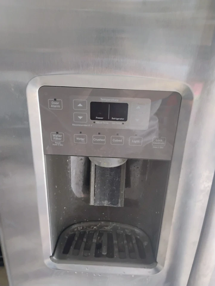 Refrigerador GE tamaño completo Foto 3 de 4