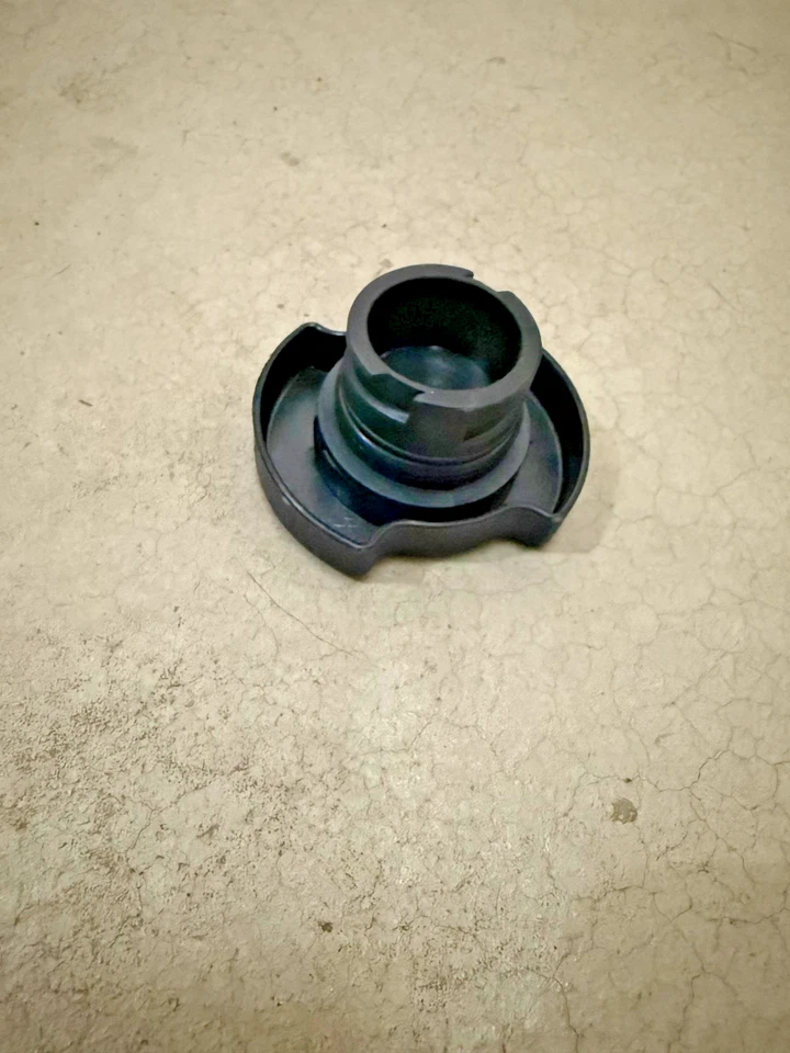 Tapa de llenado de aceite de motor CarQuest 10117 - Nueva, caja abierta Foto 4 de 4