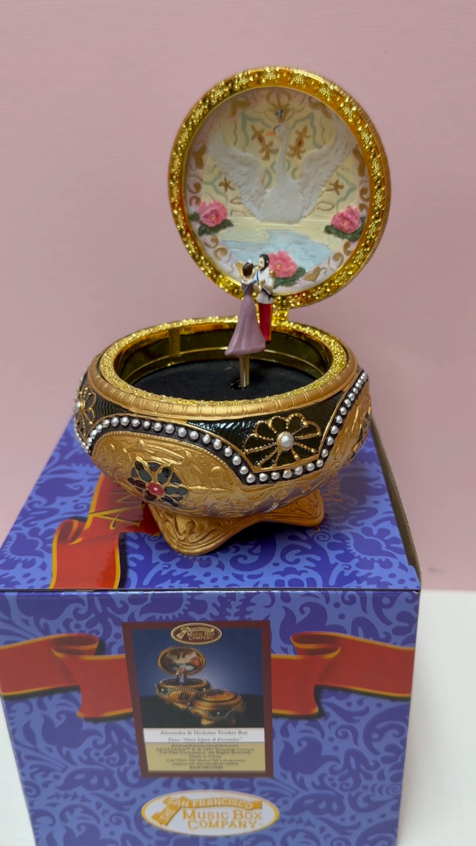San Francisco Music Box Company Anastasia Alexandra and Nicholas