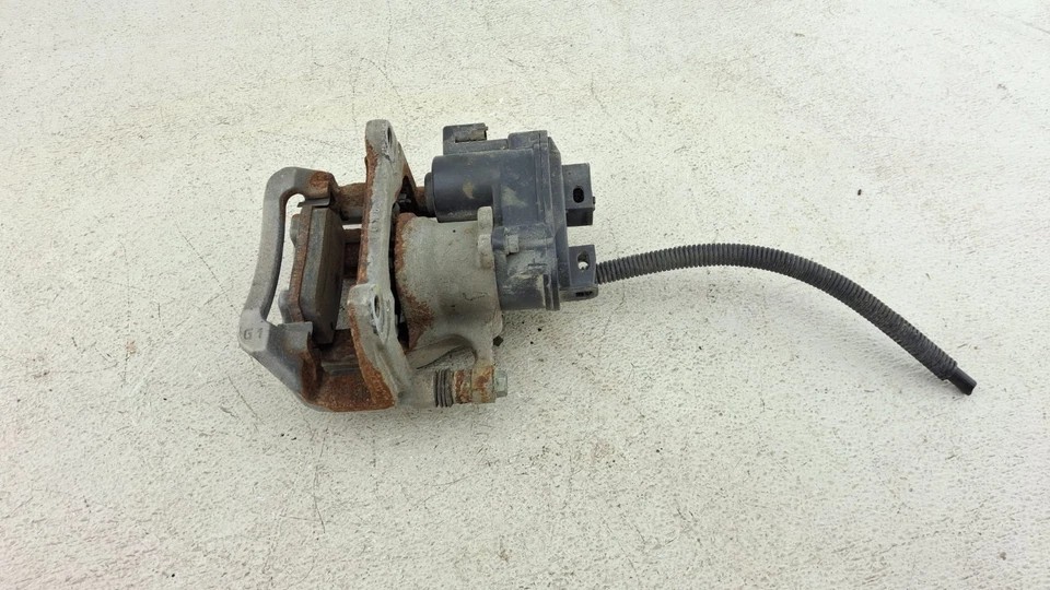 18-24 BUICK ENCLAVE 3.6L FWD REAR LEFT SIDE DISC BRAKE CALIPER W/ ACTUATOR OEM - Image 3 of 4