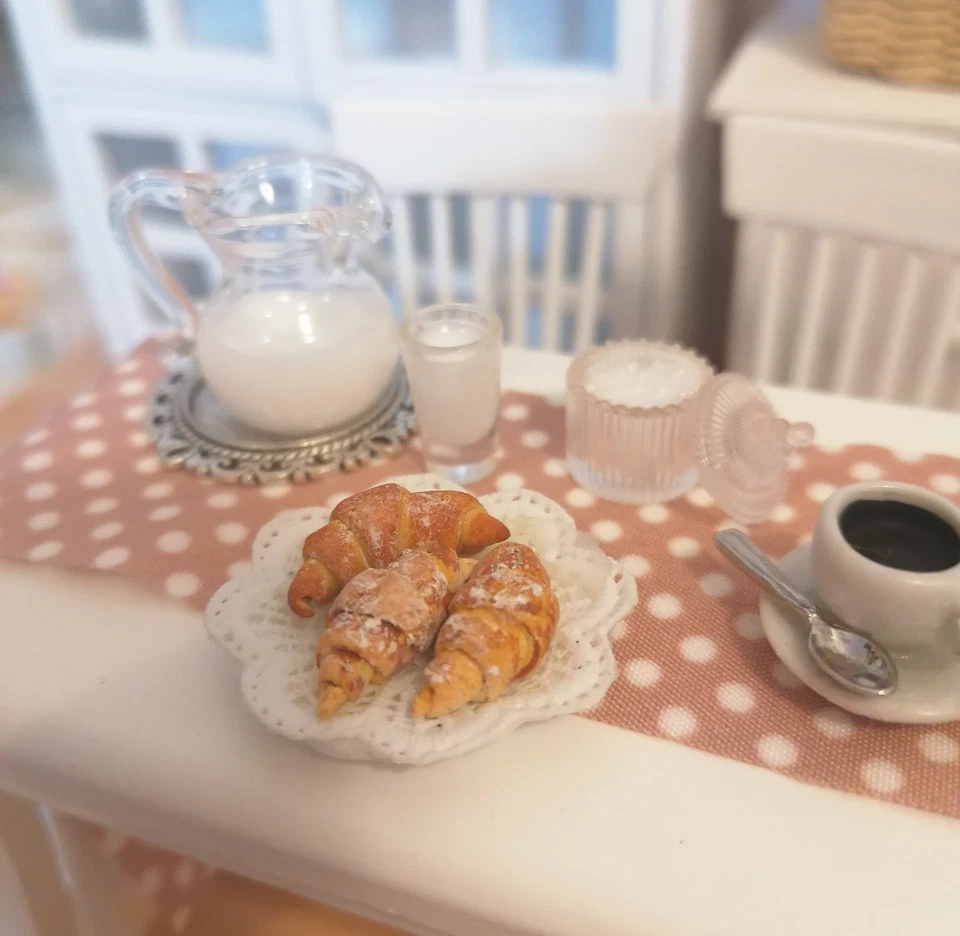 Miniatura dollhouse CROISSANT 3 pz in scala 1:12  fatto a mano in fimo - Immagine 3 di 4