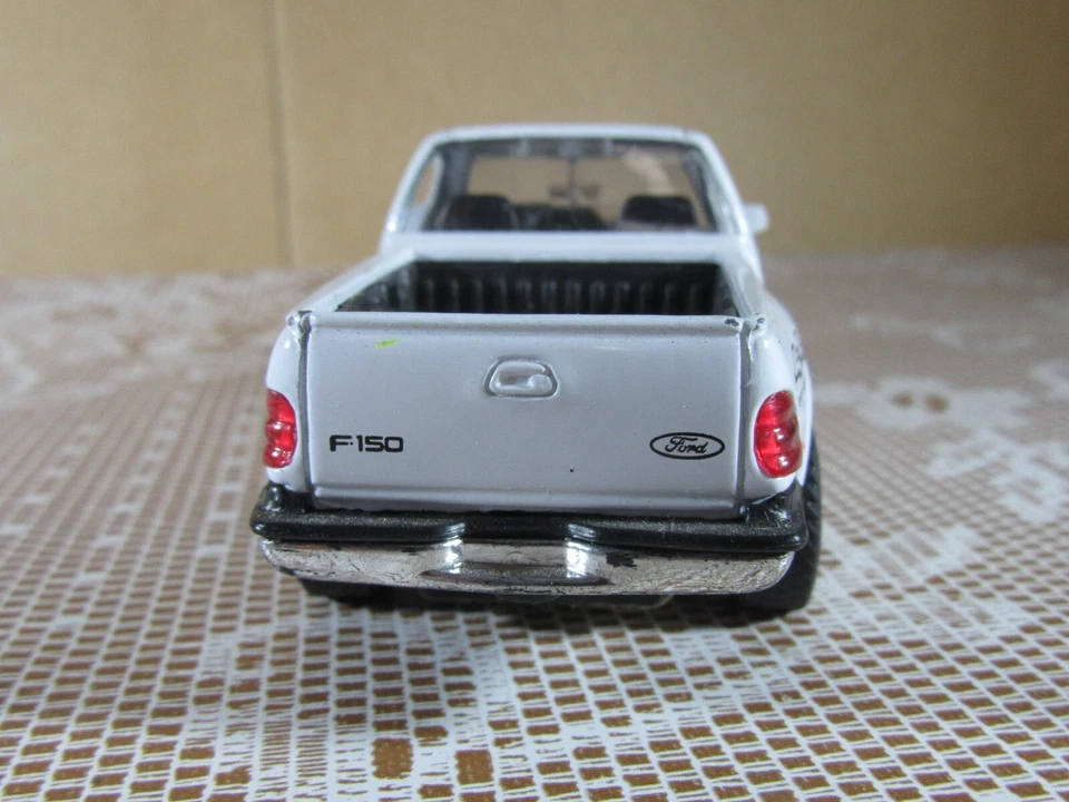 A199 Welly 9737 Ford F-150 Pick-Up Blanco Juguete A Fricción No Funcional 12 cm - Imagen 4 de 4