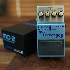 BOSS MO-2 Multi Overtone Guitar Effects Pedal Brand Nouveau bateau du Japon