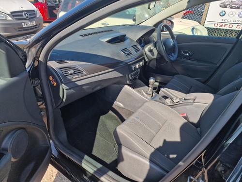 RENAULT MEGANE 1.5 dCi Expression+ 5dr FULL SERVICE HISTORY 2 KEYS 1 OWNER - Picture 8 of 17