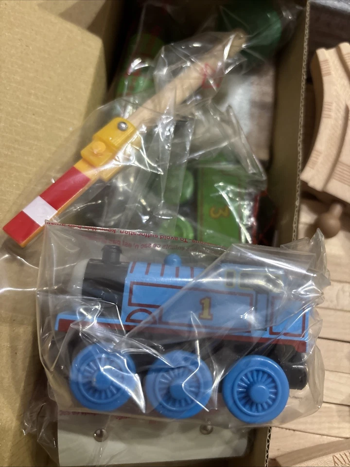 Thomas & Friends 60th Anniversary Set NIP Gold Train Wooden Train Tracks - Image 3 of 4